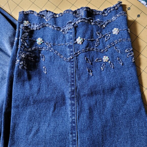 Quacker Factory Embellished Jean Capri's Misses Size Large - Picture 4 of 9